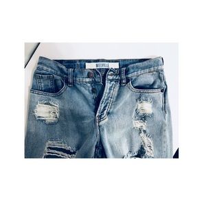 Brandy Melville distresses boyfriend jeans